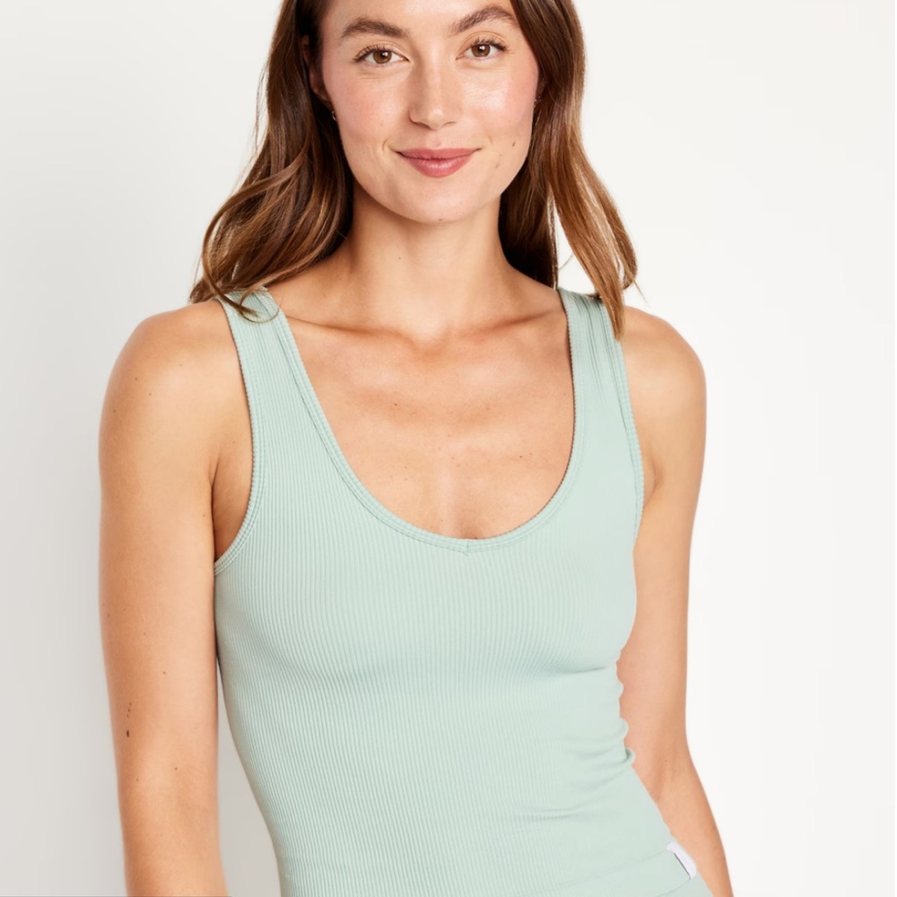 Old Navy Seamless Ribbed V-Neck Tank Top